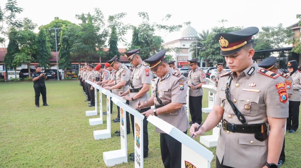Kapolres Jombang Pimpin Sertijab Pejabat Utama dan Kapolsek Jajaran 