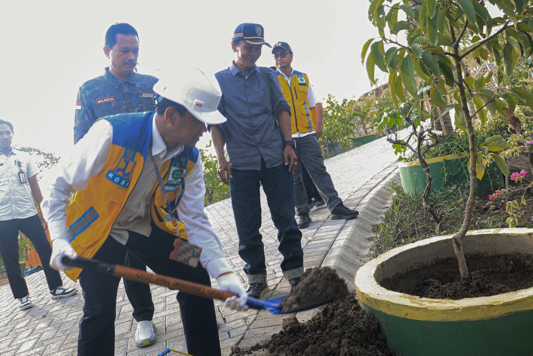 Kolaborasi Pemkot Madiun, BBWS, dan ITS Tanam Pohon dan Bahas Pembangunan TPA Winongo