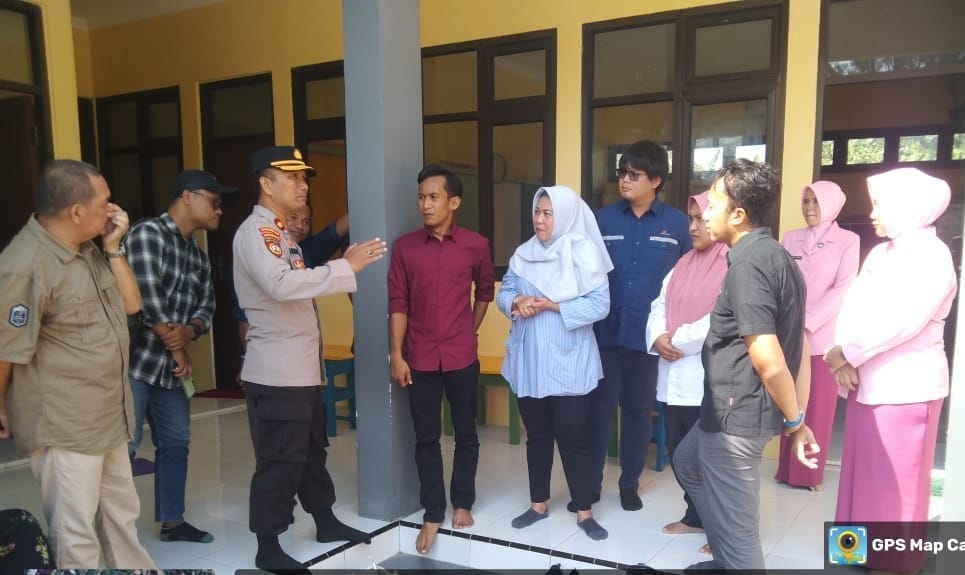 Kapolsek Padangan Dampingi SKK Migas-EMCL Jakarta ke TK Kemala Bhayangkari 66 Padangan