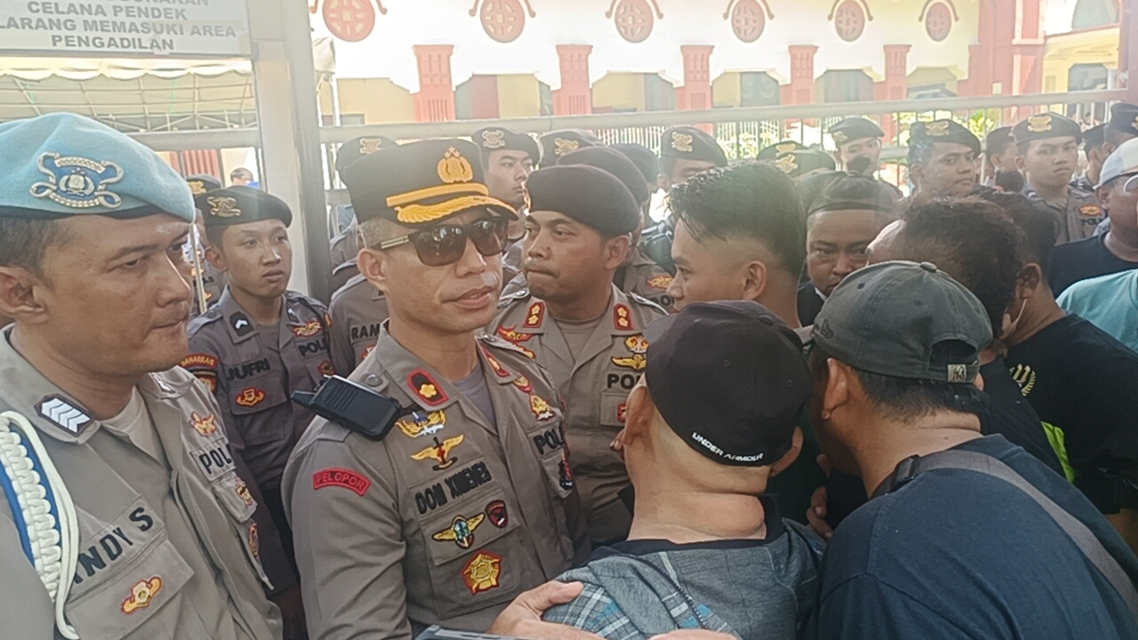 Polsek Sawahan Siagakan Personel Amankan Aksi Unras di PN Surabaya