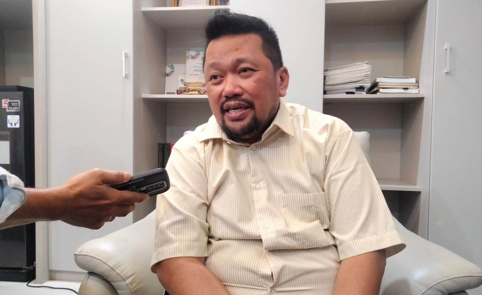 Warga Sekitar Gedung DPRD Jatim Digelontor 250 Paket Sembako