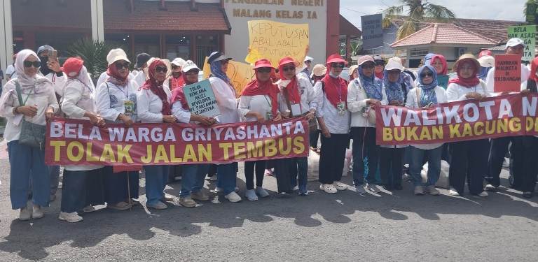 Polemik Tembok Batas Perumahan Griya Santa Malang Sampai di Meja Hijau