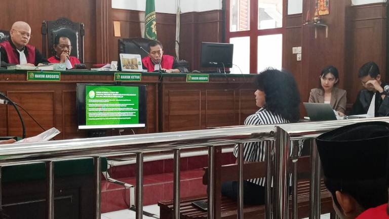 Sidang KDRT Selebgram Vinna, Saksi Orang Tua Sebut Sena Menjerit dan Gebrak Meja Tengah Malam