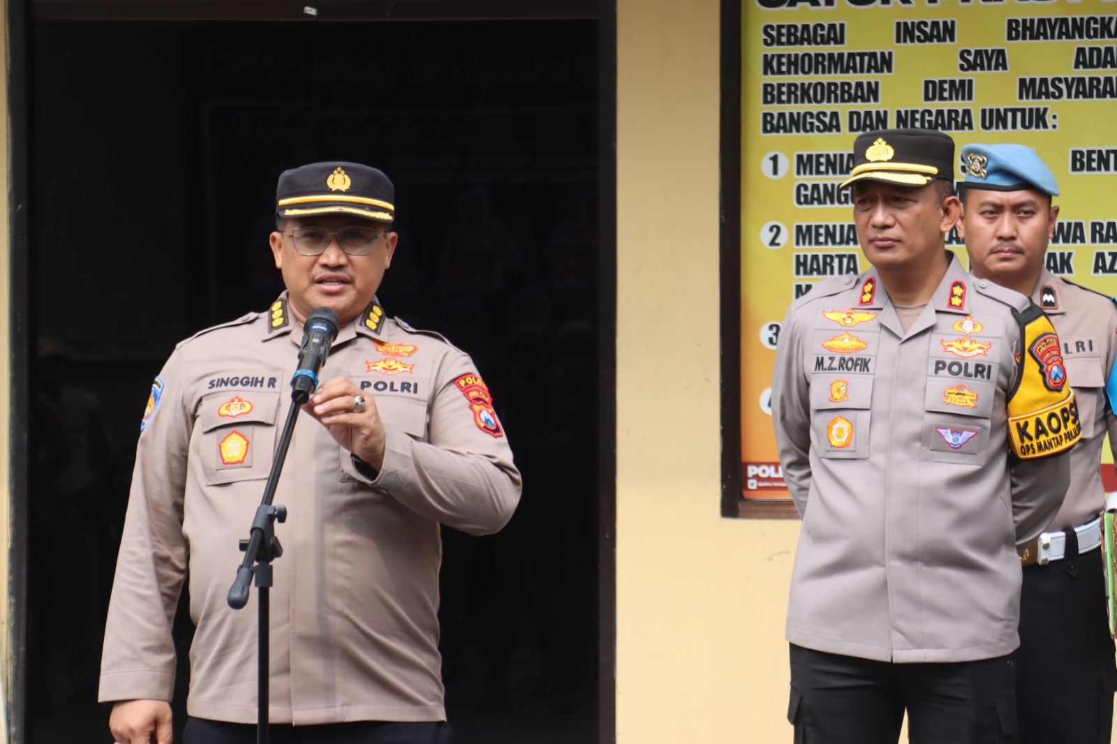 Kabidkeu Polda Jatim Hadiri Apel Pagi di Posko Operasi Mantap Praja Polres Lumajang