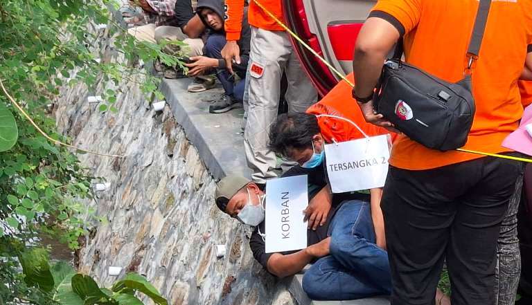 Polda Jatim Gelar Rekonstruksi Pembunuhan Mahasiswi UMM oleh Oknum Polisi di Pasuruan, Sakit Hati lalu Dicekik