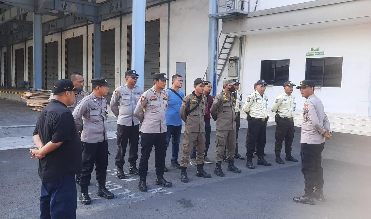 Polsek Rungkut Gelar Apel Pengamanan Aksi Buruh Di PT Jacobis Surabaya