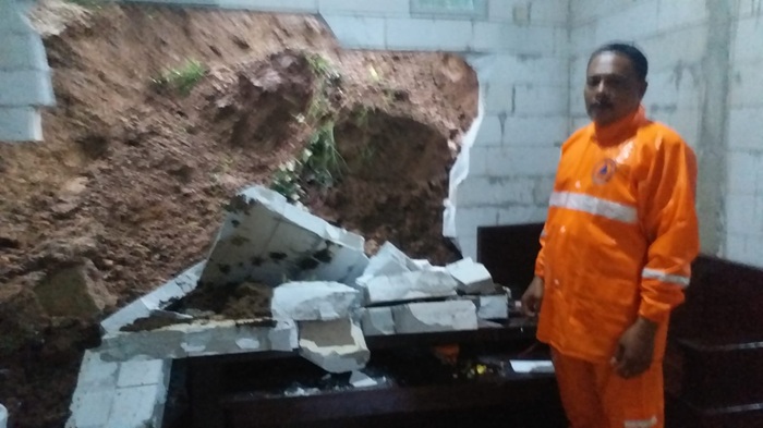 Hujan Deras Picu Longsor, Rumah Warga dan Bangunan KDMP Terdampak di Tulungagung