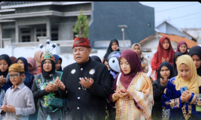 Pengasuh dan Santri Ponpes Hidayatullah Al Muhajirin Bangkalan Ziarah ke Makam Sultan Abdul Kadirun