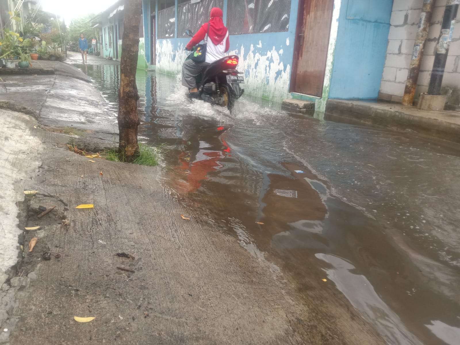 Nasib Merana Jalan Kampung Surabaya, Hujan Sedikit Langsung Banjir