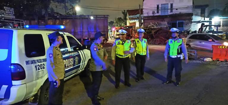 Polsek Simokerto Tingkatkan Keamanan Lewat Patroli Bluelight dan Sosialisasi Call 110