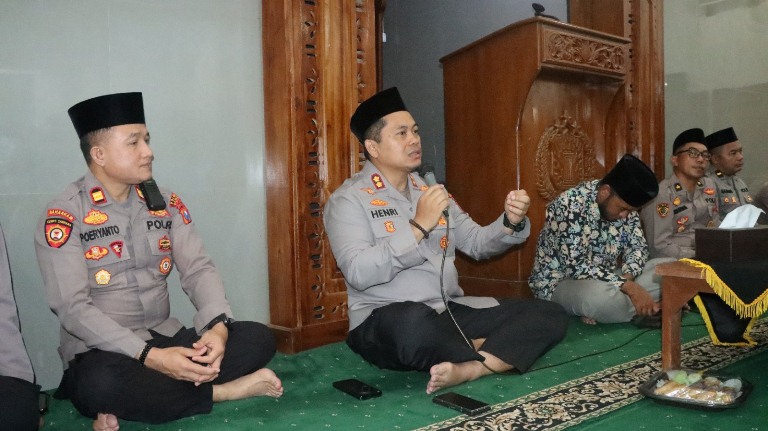 Polres Nganjuk Gelar Binrohtal, Kapolres Ajak Dalami Makna Surat Alquran dalam Tugas Polisi