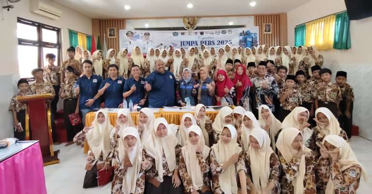 Gandeng Diskominfo, IJTI Sidoarjo Gelar Kampanye Antihoaks di MTs YPM 1 Wonoayu