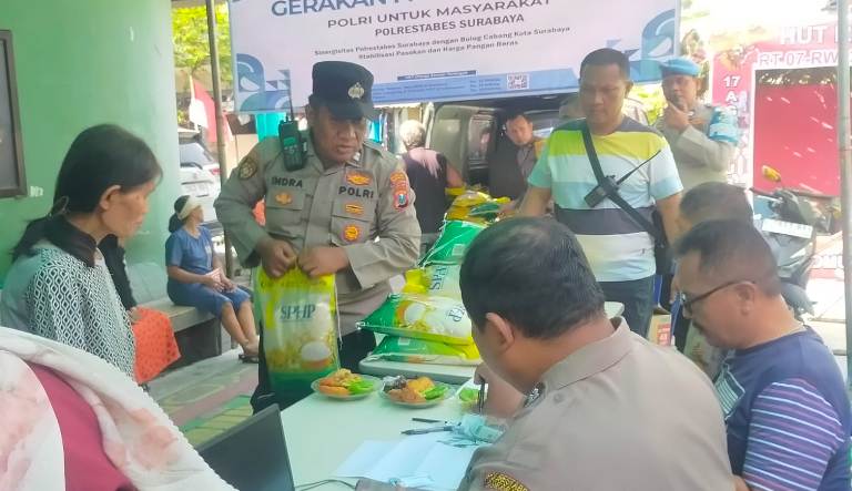 Polsek Wonokromo Gelar Stan Beras Murah, Ringankan Beban Warga