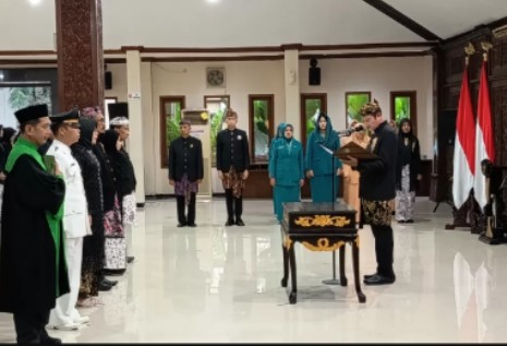 Bupati Lamongan Lantik Administrator dan Pengawas, Tekankan Sinergi Kejar 15 Program Prioritas
