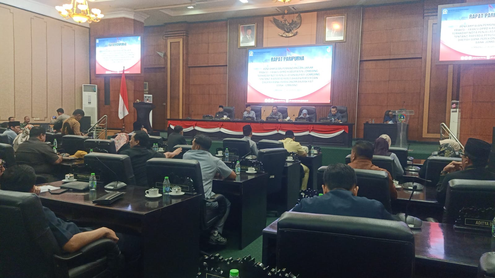 Fraksi-Fraksi DPRD Beri Masukan Terkait Raperda BPR Bank Jombang