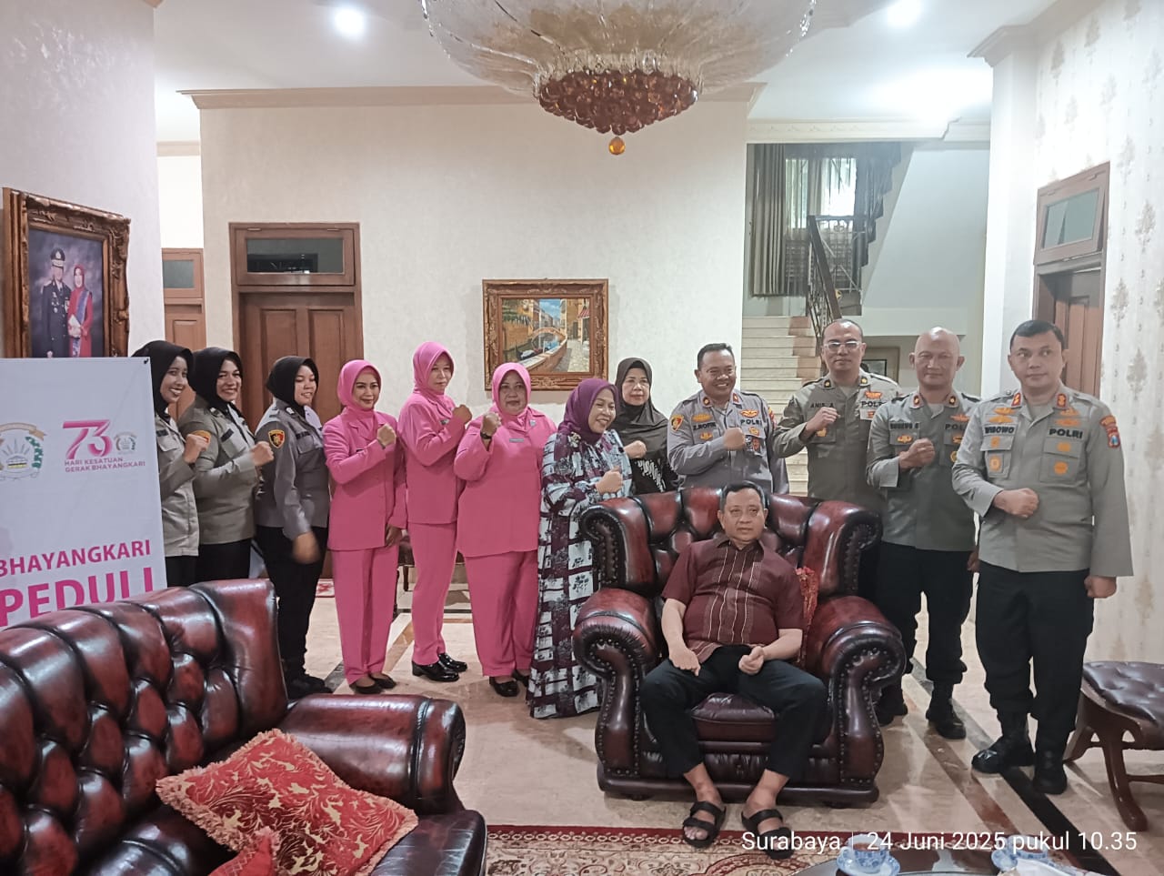 HUT Ke-79 Bhayangkara, Polsek Sukomanunggal Dampingi Anjangsana Kapolrestabes Surabaya