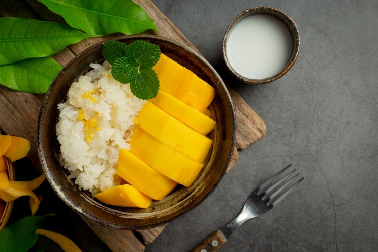 Resep Ketan Susu Mangga Lumer Ala Kafe Mudah Dibuat di Rumah