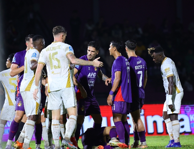 Persik vs Bhayangkara FC Berlangsung Sengit, Keputusan Wasit Tuai Sorotan