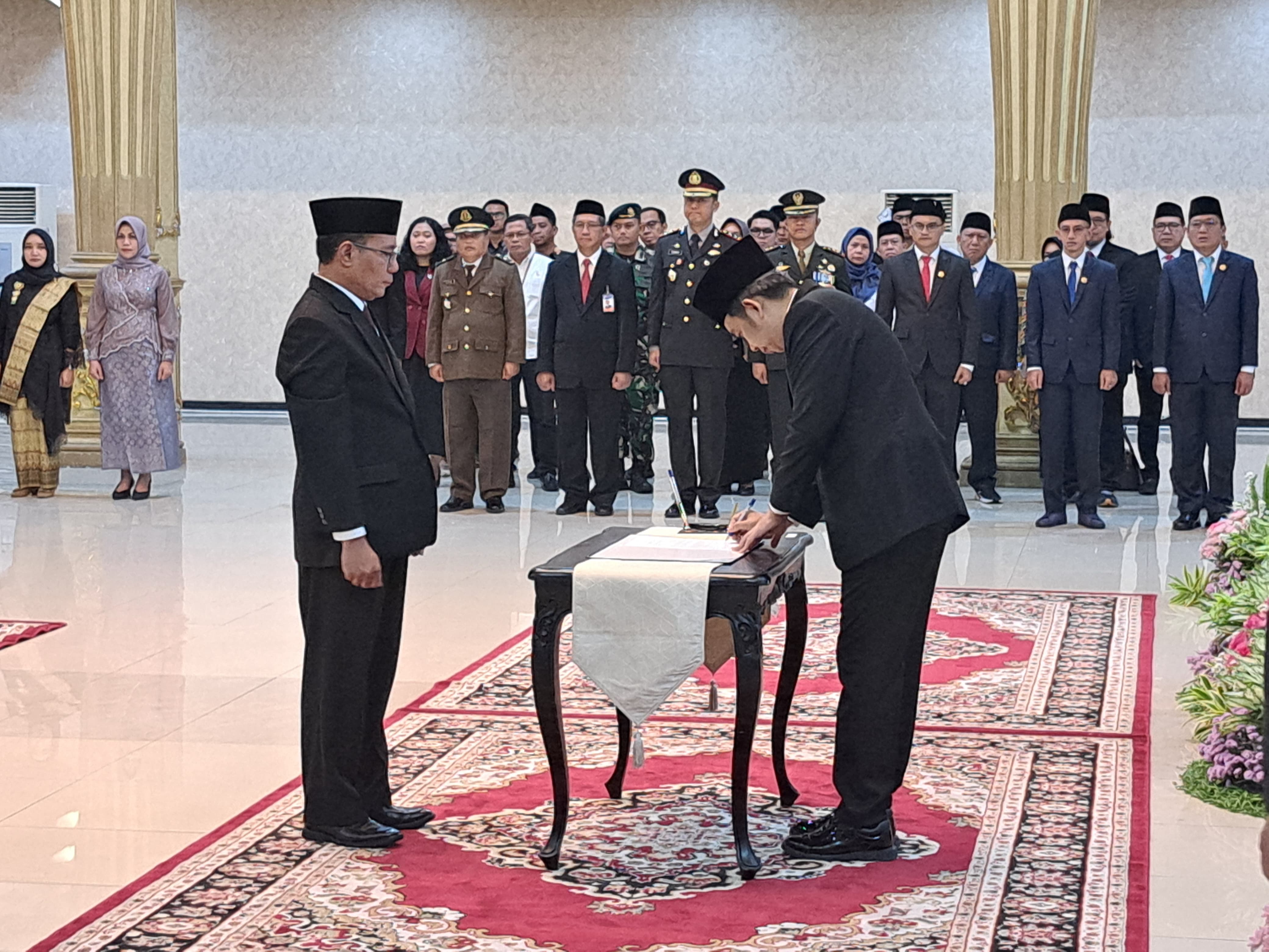 Bupati Fawait Lantik Mantan Sekretaris DPRD Jadi Pj Sekda Jember