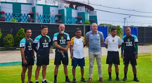 Dirtek PSSI Alexander Zwiers Sambangi Persebaya, Jalin Sinergi Bangun Sepak Bola Indonesia