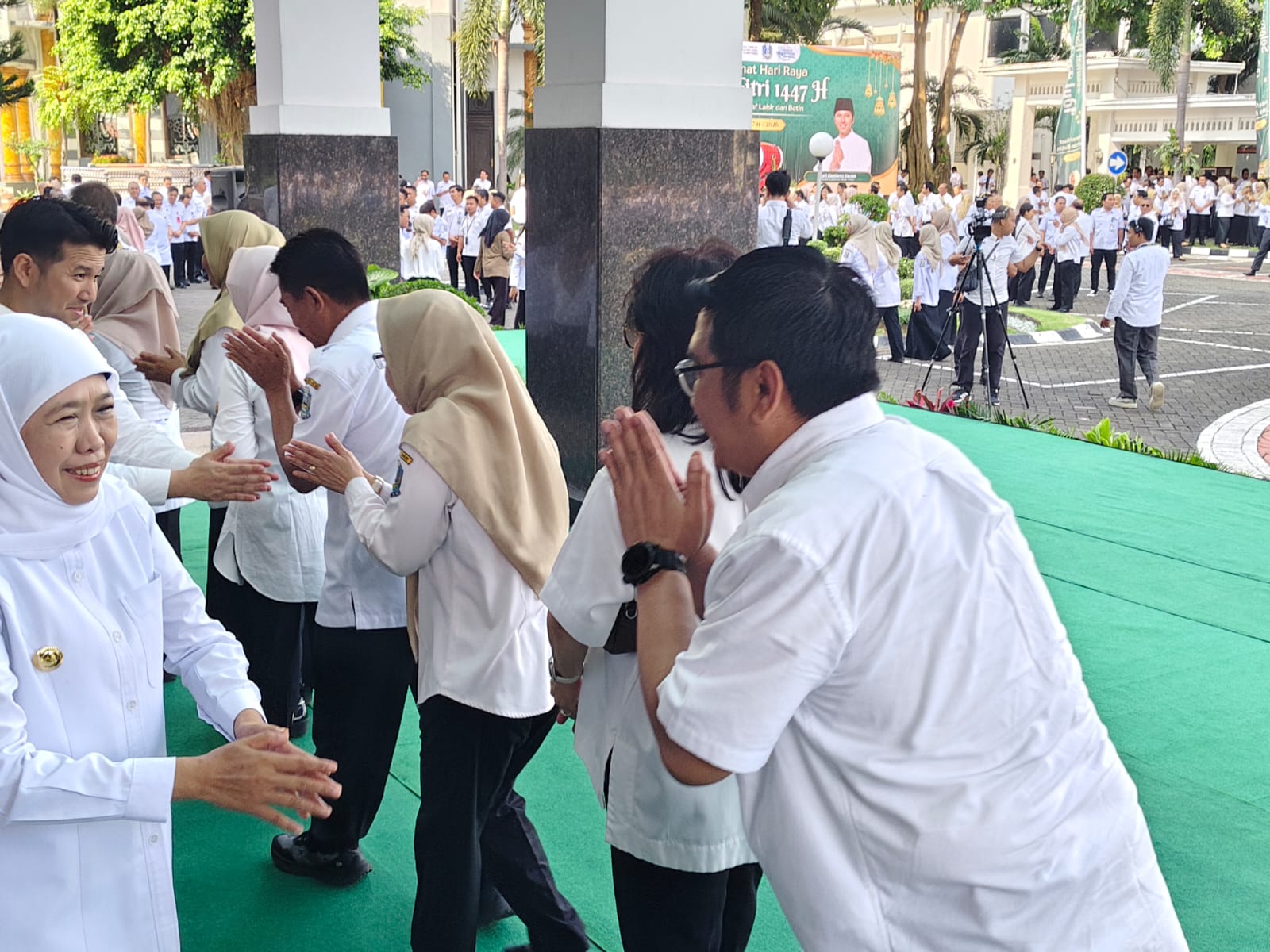 Apel Pagi dan Halal Bihalal ASN Pemprov Jatim, Khofifah Tekankan Keikhlasan dan Kebersamaan