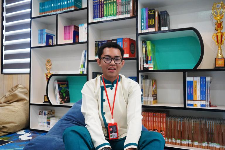 Bekerja Sambil Sekolah, Rafly Anak Samarinda Kini Punya Harapan Baru Berkat Sekolah Garuda