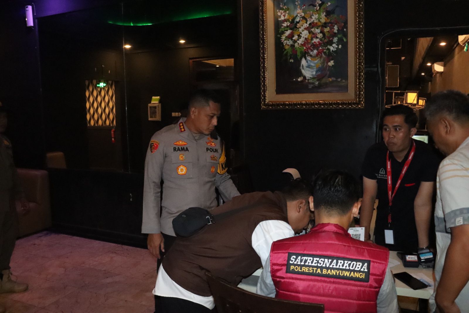 Polresta Banyuwangi Gelar Patroli Skala Besar, Razia Miras dan Antisipasi Balap Liar