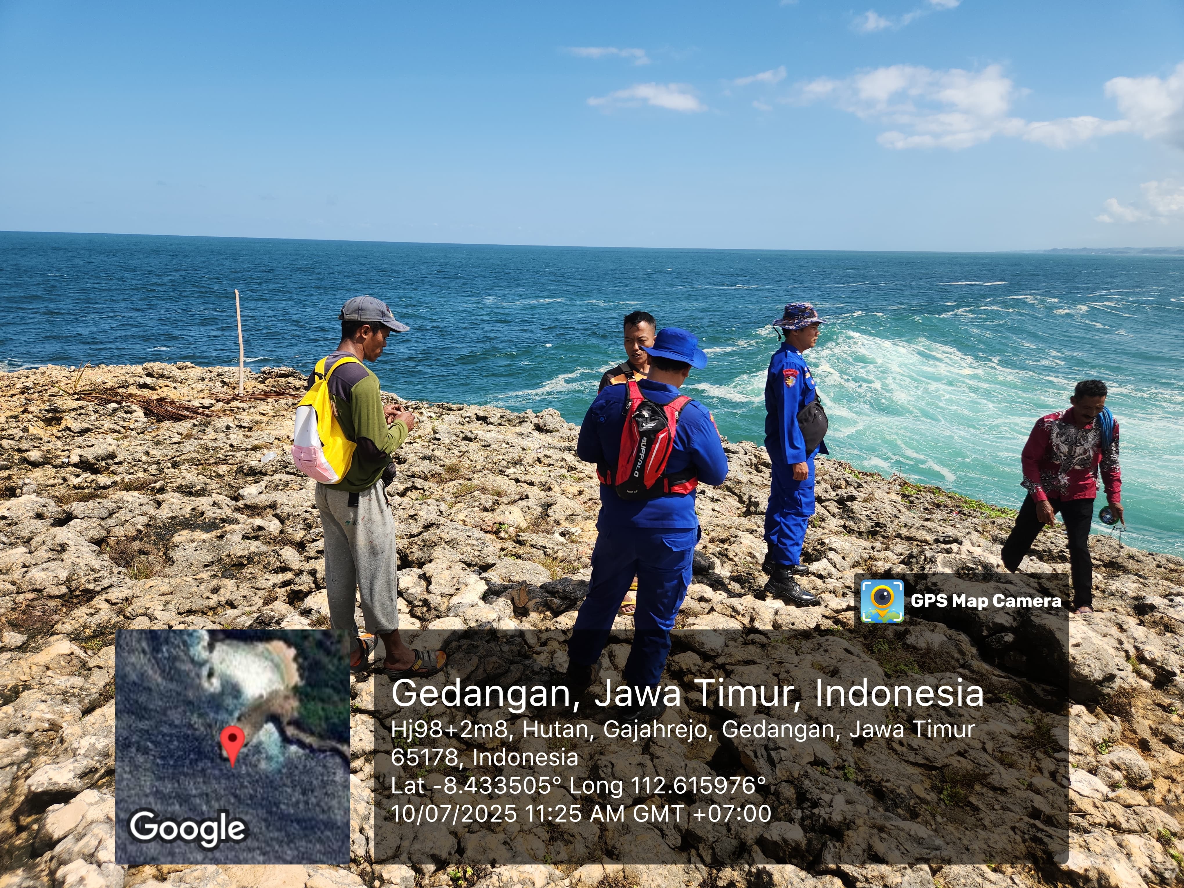 Tiga Pemancing Dihantam Ombak Pantai Watulepek, Dua Masih dalam Pencarian