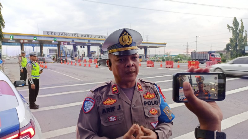 H-3 Lebaran, Arus Kendaraan di Gerbang Tol Waru Surabaya Mulai Ramai