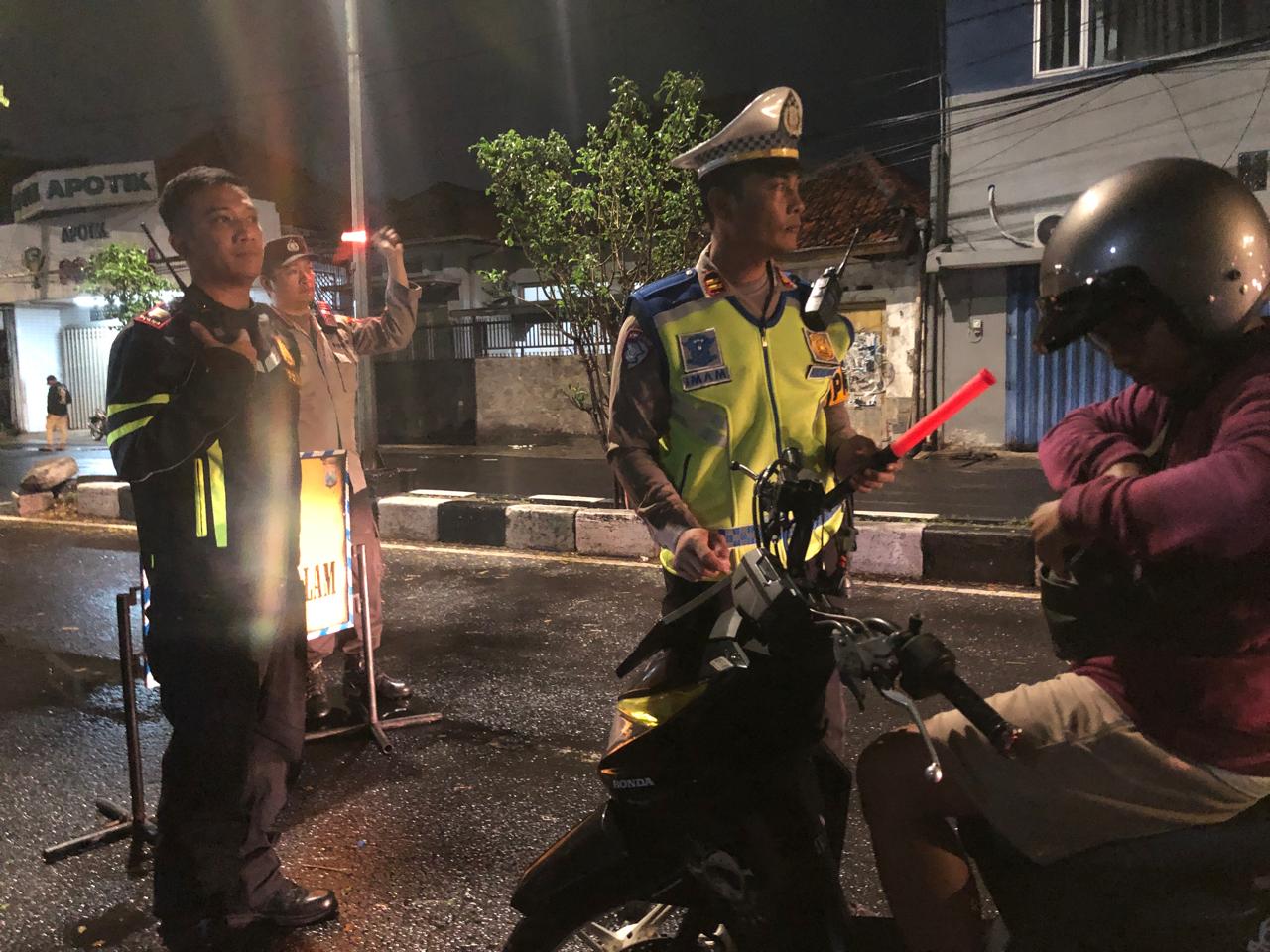 Polsek Genteng Gelar Razia Stasioner, Ratusan Kendaraan Diperiksa