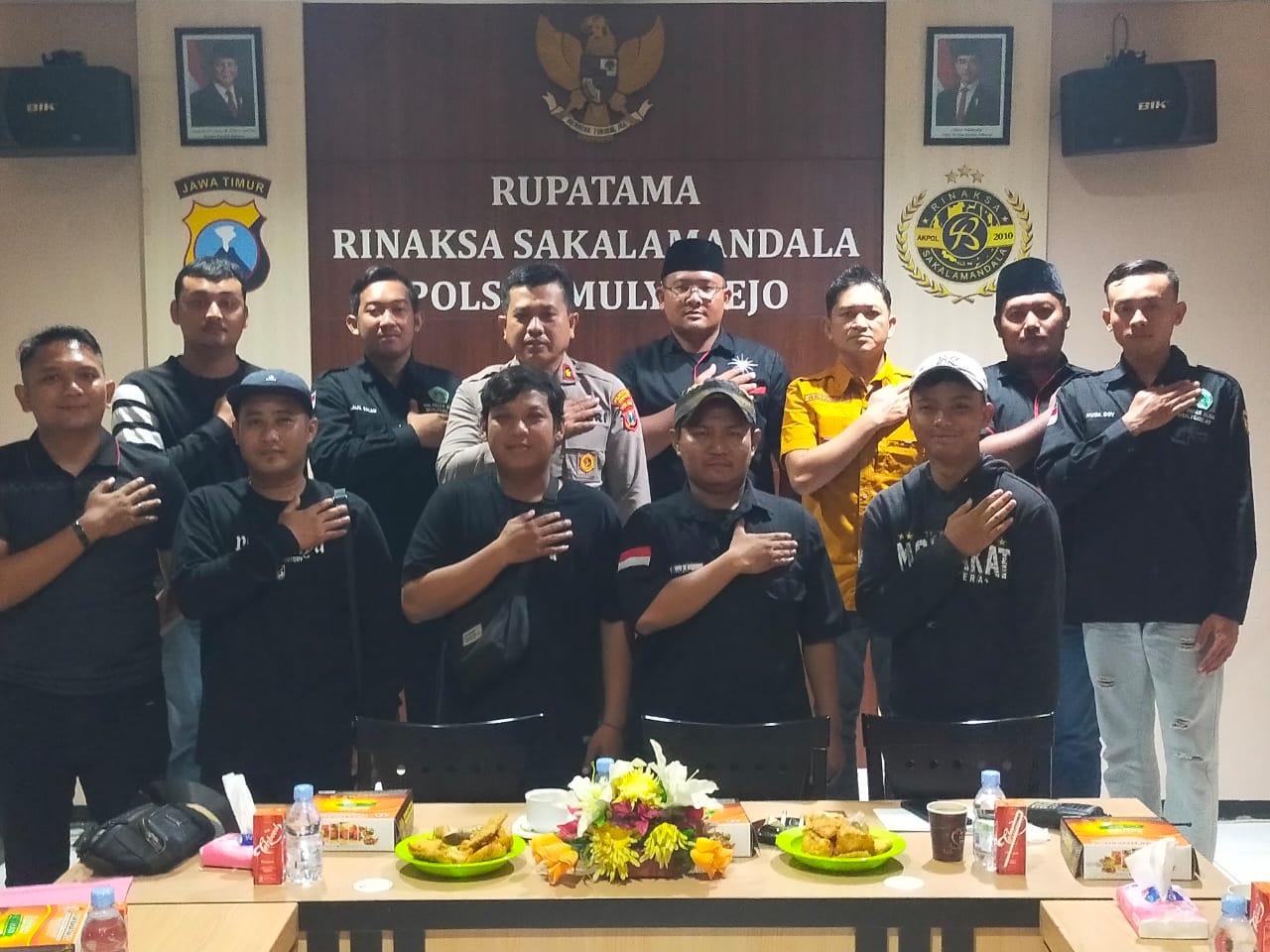 Forum Silaturahmi Polsek Mulyorejo Bersama Pencak Silat dan Brigade Bonek Manyar Sabrangan