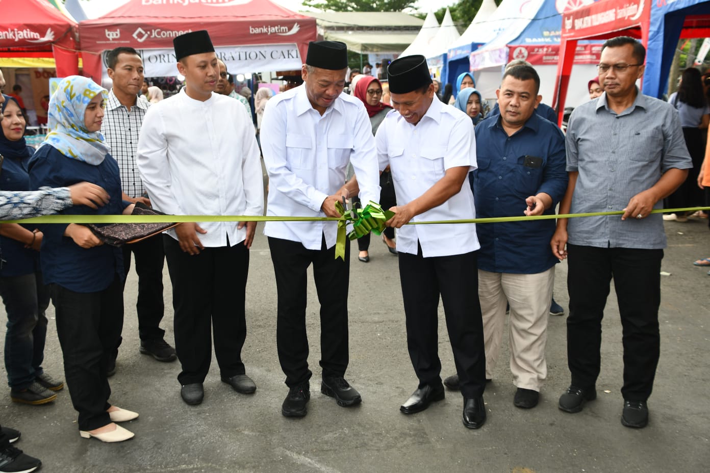 Bupati Tulungagung Bersama Wabup dan Sekda Resmikan Bazar Murah Ramadan 2025