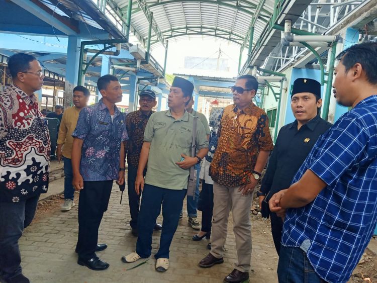 Komisi C DPRD Jombang Tinjau Proyek Rehabilitasi Pasar Ploso, Temukan Progres Masih 33 Persen