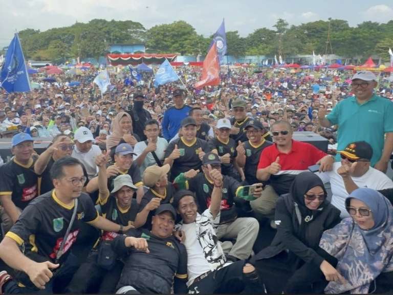 Ribuan Buruh, Pengusaha, dan Pemerintah Bersatu Dalam May Day