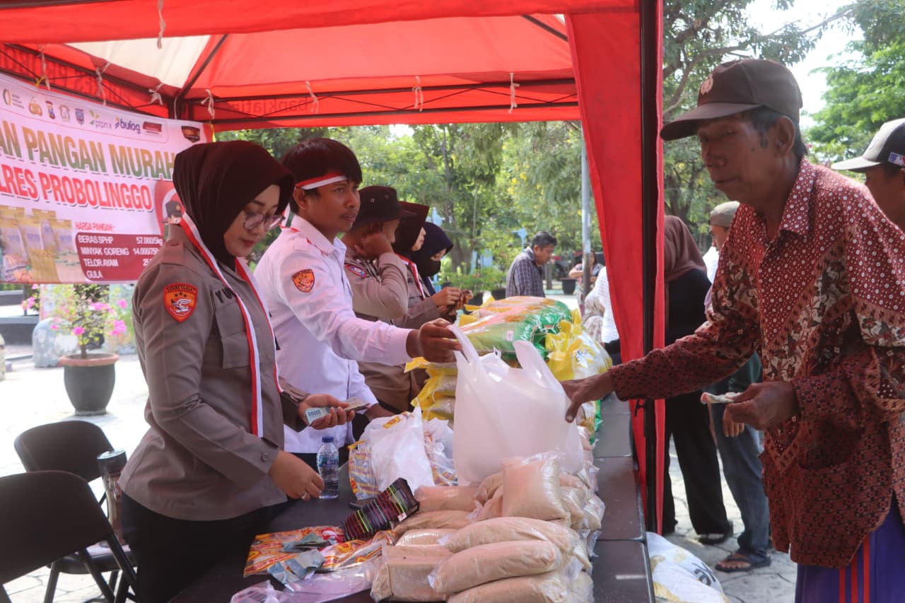 Pasar Murah Hari Juang Polri, Polres Probolinggo Bareng Bulog 44 Ton Beras