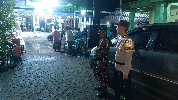Polisi Ngawi Pengamanan Pengajian Haul KH Dimyathi di Mantingan