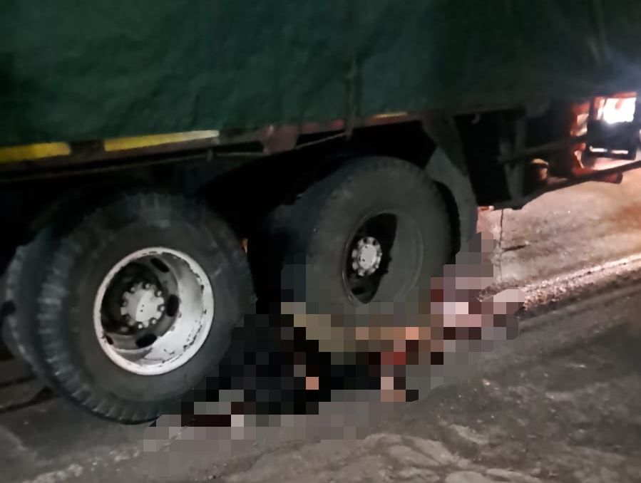 Gagal Nyalip, Pengendara Motor Tewas Terlindas Truk di Menganti Gresik