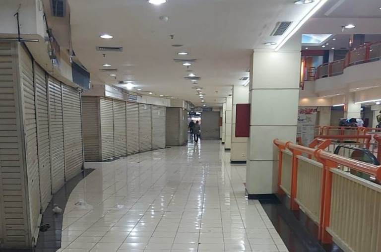 Pedagang DTC Surabaya Mengeluh Sepi Pembeli, Kalah Bersaing dengan Online Shop