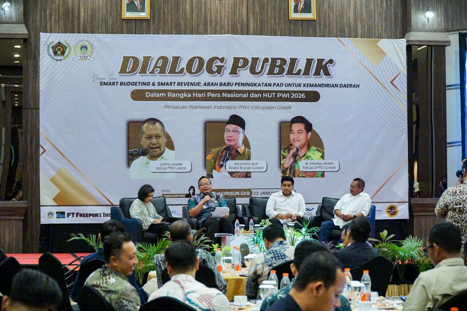 Gelar Dialog Publik, PWI Gresik Dorong Pemkab Tingkatkan PAD untuk Kemandirian Daerah