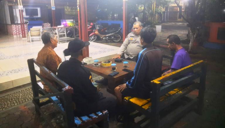 Polsek Rungkut Gelar Dialogis Harkamtibmas Bersama Warga Wisma Kedung Asem Surabaya