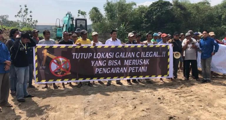 Petani Mojotamping Mojokerto Demo Tolak Galian C Ilegal, Ekskavator Dipaksa Keluar