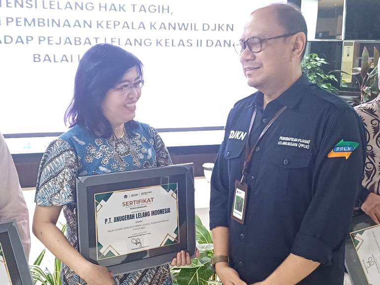 PT Anugerah Lelang Indonesia Raih Penghargaan Penyelenggara Lelang Mandiri Terbaik dari DJKN Jatim