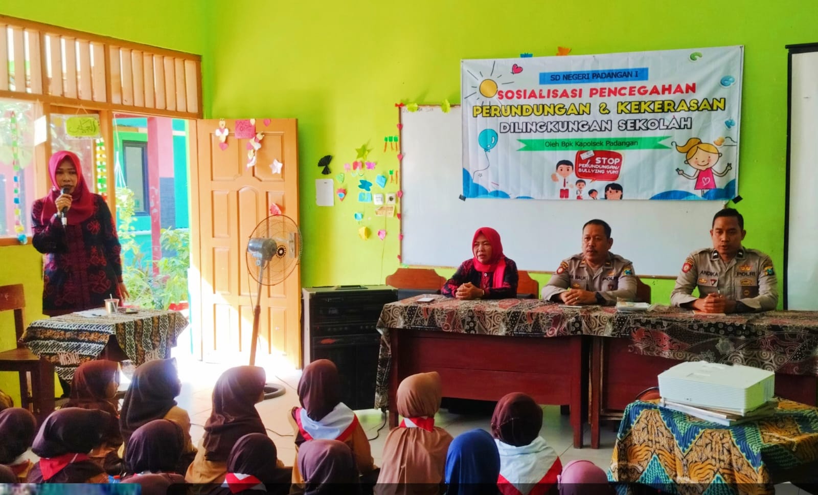 Unit Binmas Gelar Penyuluhan Bullying di SDN 1 Padangan