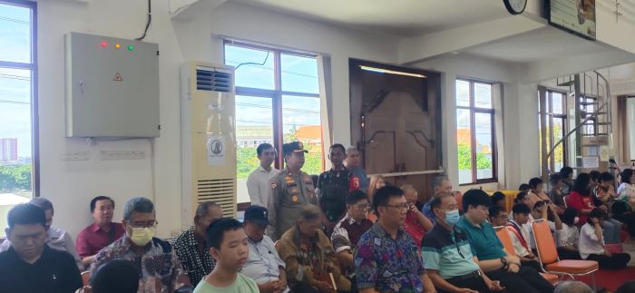 Polsek Tenggilis Mejoyo Amankan Ibadah Puja Waisaka di Vihara BDC Panjang Jiwo Permai