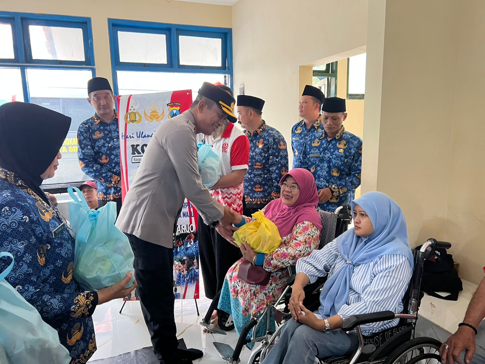 Peringati HUT Korpri, ASN Polresta Sidoarjo Gelar Baksos dan Pemeriksaan Kesehatan Gratis untuk Disabilitas