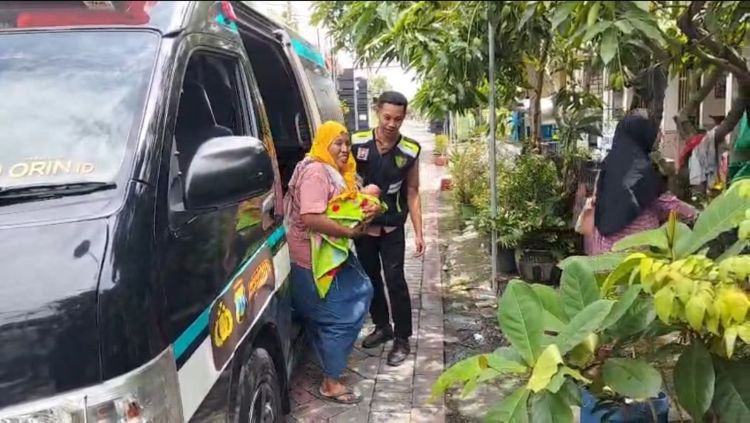 Kapolres Gresik Tegaskan Komitmen Pelayanan, Pasien Diantar Gratis Ambulans Sidokkes RS Dr Soetomo