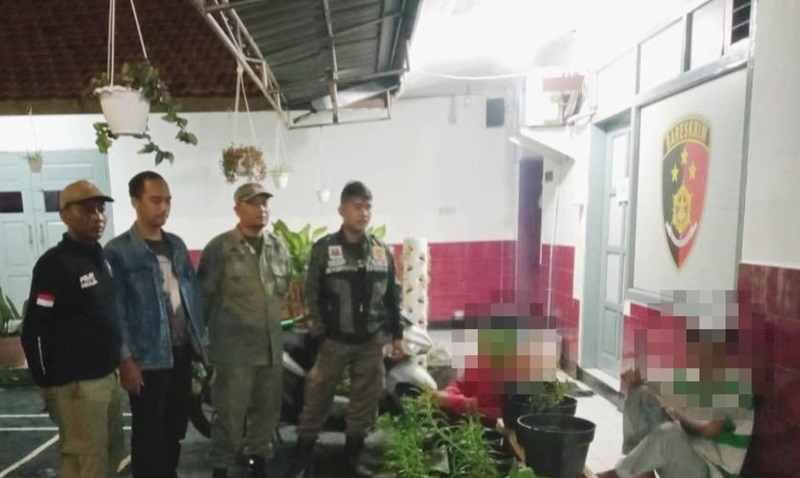 Satpol PP Surabaya Amankan Pencuri Kursi Besi Milik Pemkot