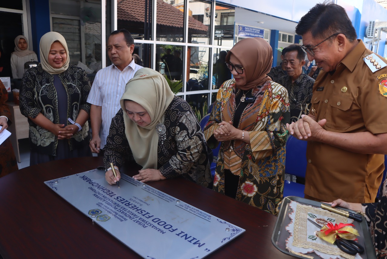 Cetak Lulusan Siap Tempur di Dunia Kerja, Unitomo Resmikan Mini Food Fisheries Technopark