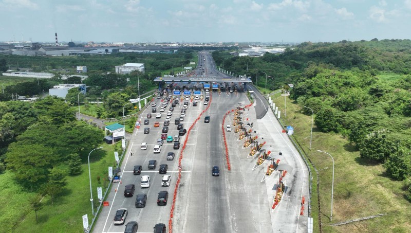 Gerbang Tol Warugunung Jadi Titik Terpadat, Antrean Capai 500 Meter saat Puncak Mudik