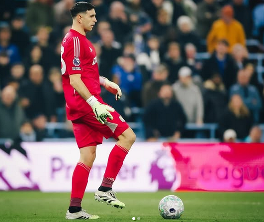 Emiliano Martinez Bersinar, Aston Villa Melaju ke Perempat Final Liga Europa